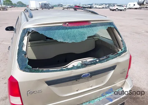 2000 Ford Focus Se z USA, uszkodzony, nr VIN 1FAFP3634YW413434